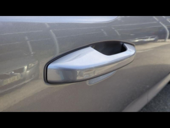 Photo 15 du bon plan VOLVO XC40 B3 163ch Plus DCT 7 occasion à 47900 €