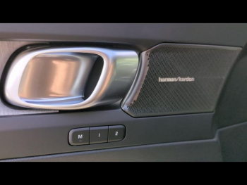 Photo 21 du bon plan VOLVO XC40 B3 163ch Plus DCT 7 occasion à 47900 €