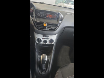 Photo 18 du bon plan PEUGEOT 208 1.2 PureTech 68ch Like 3p occasion à 6490 €