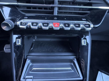 Photo 19 du bon plan PEUGEOT 208 1.2 Hybrid 136ch GT e-DCS6 occasion à 20990 €