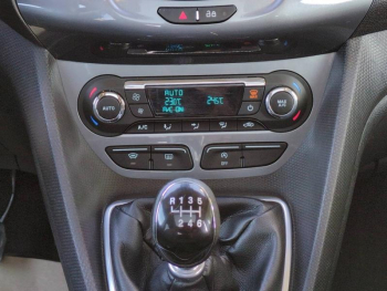 Photo 20 du bon plan FORD Tourneo Connect 1.5 TD 120ch Stop&Start Titanium Euro6 occasion à 9900 €