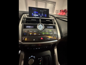 Photo 22 du bon plan LEXUS NX 300h 4WD Luxe occasion à 24500 €