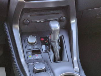 Photo 19 du bon plan LEXUS NX 300h 2WD Pack Business Euro6d-T occasion à 19890 €