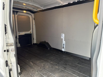 Photo 11 du bon plan FORD Transit 2T Fg VUL PE 350 L3H2 135 kW Batterie 75/68 kWh Trend Business occasion à 36990 €