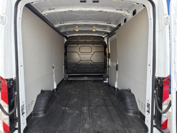 Photo 12 du bon plan FORD Transit 2T Fg VUL PE 350 L3H2 135 kW Batterie 75/68 kWh Trend Business occasion à 36990 €