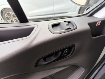 Photo 14 du bon plan FORD Transit 2T Fg VUL PE 350 L3H2 135 kW Batterie 75/68 kWh Trend Business occasion à 36990 €