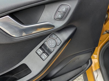 Photo 8 du bon plan FORD Fiesta Active 1.0 EcoBoost 125ch S&S Pack Euro6.2 occasion à 14490 €