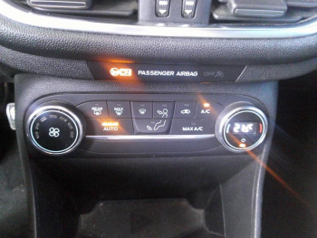 Photo 14 du bon plan FORD Fiesta 1.0 EcoBoost 100ch Stop&Start ST-Line 5p Euro6.2 occasion à 11901 €