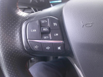 Photo 17 du bon plan FORD Fiesta 1.0 EcoBoost 100ch Stop&Start ST-Line 5p Euro6.2 occasion à 11901 €