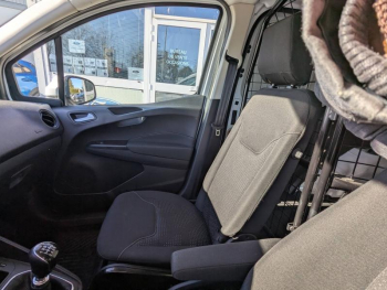 Photo 24 du bon plan FORD Transit Courier VUL 1.0E 100ch Stop&Start Limited occasion à 13942 €