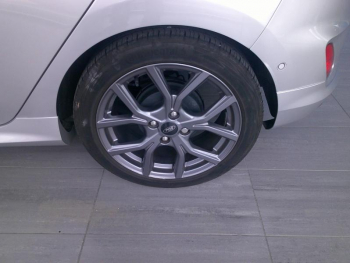 Photo 19 du bon plan FORD Fiesta 1.0 Flexifuel 95ch ST-Line 5p occasion à 17590 €