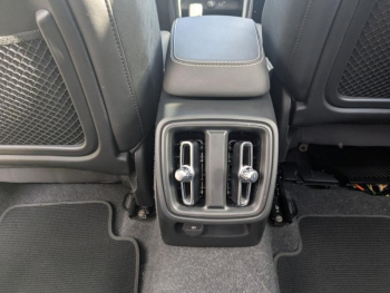 Photo 15 du bon plan VOLVO XC40 B3 163ch Ultimate DCT 7 occasion à 35390 €