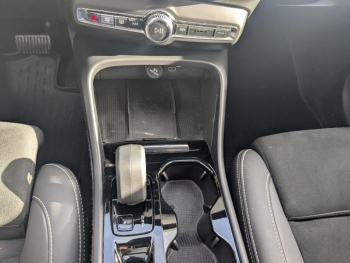 Photo 18 du bon plan VOLVO XC40 B3 163ch Ultimate DCT 7 occasion à 35390 €