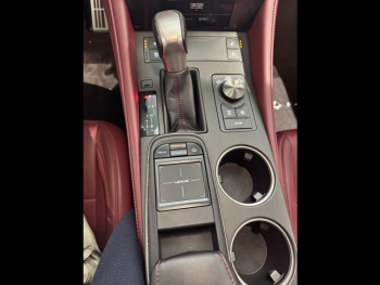 Photo 3 du bon plan LEXUS RC 300h F SPORT Executive occasion à 29990 €