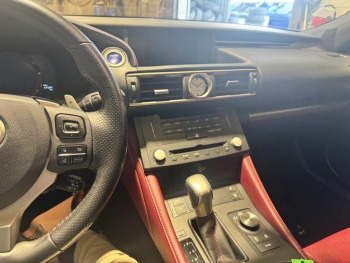 Photo 13 du bon plan LEXUS RC 300h F SPORT Executive occasion à 29990 €