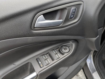 Photo 7 du bon plan FORD Kuga 1.5 EcoBoost 120ch Stop&Start Titanium 4x2 occasion à 14500 €