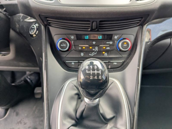 Photo 14 du bon plan FORD Kuga 1.5 EcoBoost 120ch Stop&Start Titanium 4x2 occasion à 14500 €