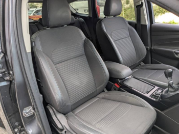 Photo 16 du bon plan FORD Kuga 1.5 EcoBoost 120ch Stop&Start Titanium 4x2 occasion à 14500 €