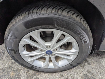 Photo 21 du bon plan FORD Kuga 1.5 EcoBoost 120ch Stop&Start Titanium 4x2 occasion à 14500 €