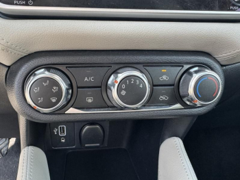 Photo 29 du bon plan NISSAN Micra 1.0 IG-T 92ch Made in France 2021.5 occasion à 13990 €