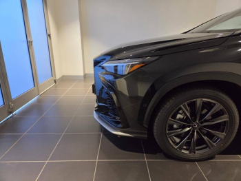 Photo 22 du bon plan LEXUS NX 450h+ F SPORT Executive 4WD MY25 occasion à 63900 €