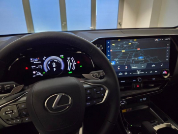Photo 4 du bon plan LEXUS NX 450h+ 292ch Luxe 4WD MY26 occasion à 54900 €