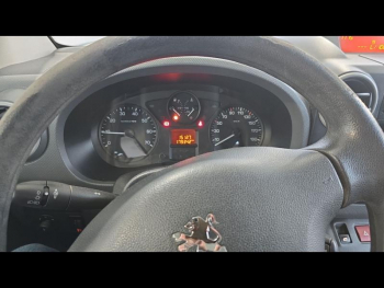 Photo 10 du bon plan PEUGEOT Partner Tepee 1.6 HDi92 FAP Family occasion à 7490 €