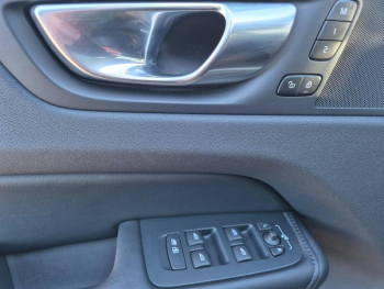 Photo 23 du bon plan VOLVO XC60 T6 Hybride Rechargeable 253 + 145ch Plus Style Dark Geartronic 8 AWD occasion à 52900 €