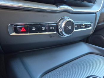 Photo 25 du bon plan VOLVO XC60 T6 Hybride Rechargeable 253 + 145ch Plus Style Dark Geartronic 8 AWD occasion à 52900 €