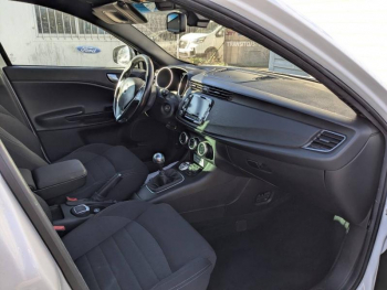 Photo 12 du bon plan ALFA ROMEO Giulietta 1.4 TB MultiAir 150ch Sportiva Stop&Start occasion à 11990 €