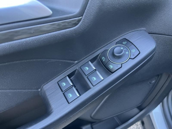 Photo 23 du bon plan FORD Kuga 2.5 Duratec 180ch Hybrid FlexiFuel Titanium Powershift occasion à 29870 €