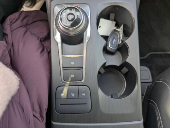 Photo 19 du bon plan FORD Kuga 2.5 Duratec 190ch FHEV E85 Vignale BVA occasion à 27990 €