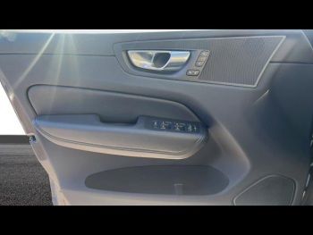 Photo 18 du bon plan VOLVO XC60 T6 Hybride Rechargeable 253 + 145ch Plus Style Dark Geartronic 8 AWD occasion à 51900 €