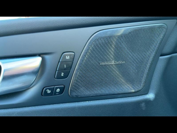 Photo 10 du bon plan VOLVO XC60 T6 Hybride Rechargeable 253 + 145ch Ultra Style Dark Geartronic 8 AWD occasion à 55690 €