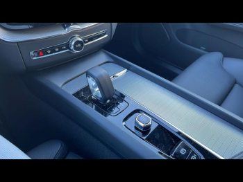 Photo 16 du bon plan VOLVO XC60 T6 Hybride Rechargeable 253 + 145ch Ultra Style Dark Geartronic 8 AWD occasion à 55690 €