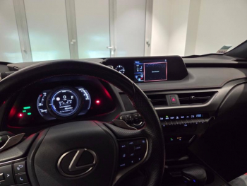 Photo 4 du bon plan LEXUS UX 250h 2WD F SPORT MY22 occasion à 29480 €
