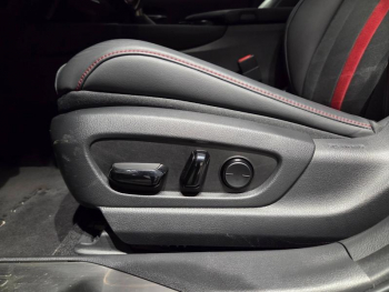 Photo 11 du bon plan LEXUS UX 250h 2WD F SPORT MY22 occasion à 29480 €