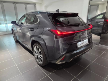 Photo 16 du bon plan LEXUS UX 250h 2WD F SPORT MY22 occasion à 29480 €