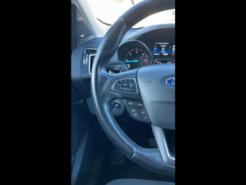 Photo 20 du bon plan FORD Kuga 1.5 TDCi 120ch Stop&Start Titanium 4x2 Powershift occasion à 13490 €