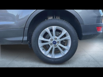 Photo 22 du bon plan FORD Kuga 1.5 TDCi 120ch Stop&Start Titanium 4x2 Powershift occasion à 13490 €