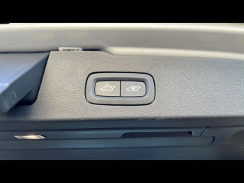 Photo 8 du bon plan VOLVO V60 B4 197ch Ultra Style Dark DCT 7 occasion à 44900 €