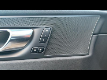 Photo 12 du bon plan VOLVO XC60 T6 Hybride Rechargeable 253 + 145ch Plus Style Dark Geartronic 8 AWD occasion à 51990 €