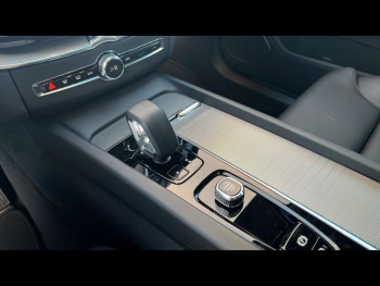 Photo 16 du bon plan VOLVO XC60 T6 Hybride Rechargeable 253 + 145ch Plus Style Dark Geartronic 8 AWD occasion à 51990 €