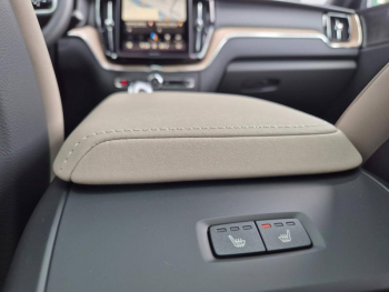 Photo 24 du bon plan VOLVO XC60 T6 Hybride Rechargeable 350ch Ultra Style Dark Geartronic 8 AWD occasion à 68900 €