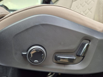 Photo 30 du bon plan VOLVO XC60 T6 Hybride Rechargeable 350ch Ultra Style Dark Geartronic 8 AWD occasion à 68900 €