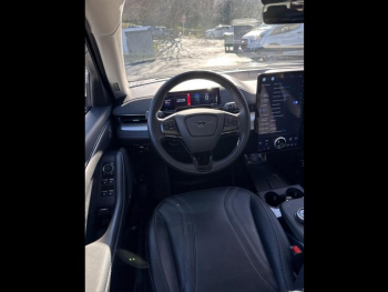 Photo 7 du bon plan FORD Mustang Mach-E 269ch Standard Range 72,6kWh Mach-E Propulsion occasion à 30850 €