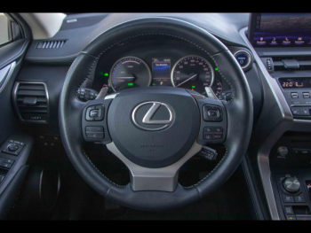 Photo 17 du bon plan LEXUS NX 300h 4WD Executive Euro6d-T occasion à 31990 €