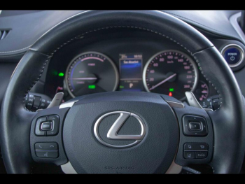 Photo 18 du bon plan LEXUS NX 300h 4WD Executive Euro6d-T occasion à 31990 €