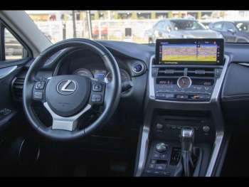 Photo 22 du bon plan LEXUS NX 300h 4WD Executive Euro6d-T occasion à 31990 €