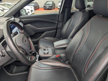 Photo 8 du bon plan FORD Mustang Mach-E 351ch Extended Range 99kWh AWD 9cv occasion à 39900 €